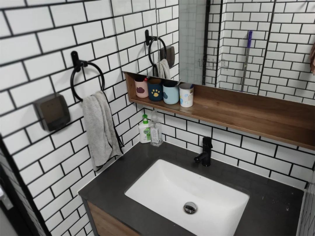 卫生间太小怎么布置好看,卫生间太小怎么装修比较好看