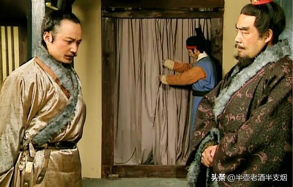 刘备哪来的底气让关羽接受黄忠,关羽为什么不愿黄忠为伍