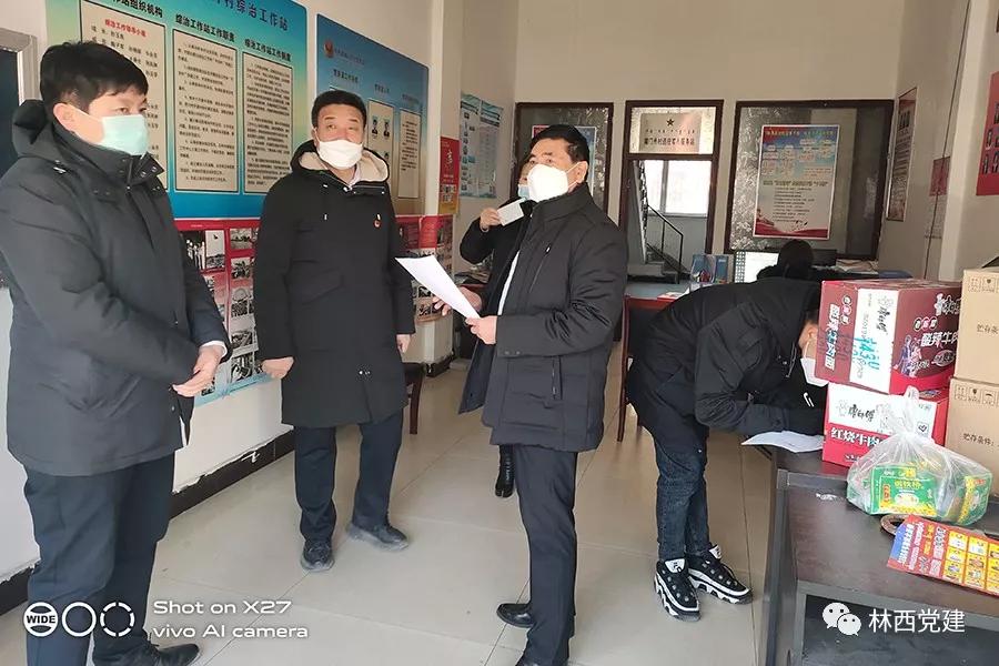 党员志愿者暖了居民心窝,林业局党员为贫困户送温暖