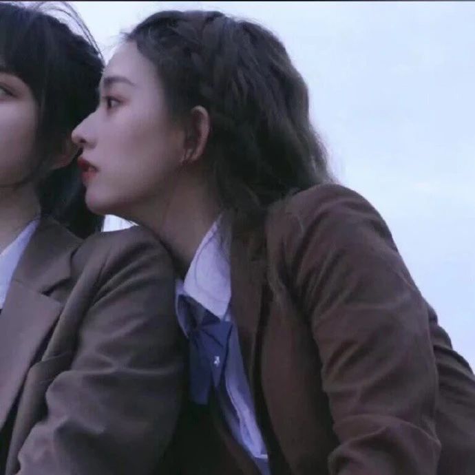 闺蜜头像真人不露脸两人一人一半,闺蜜头像霸气冷酷2人