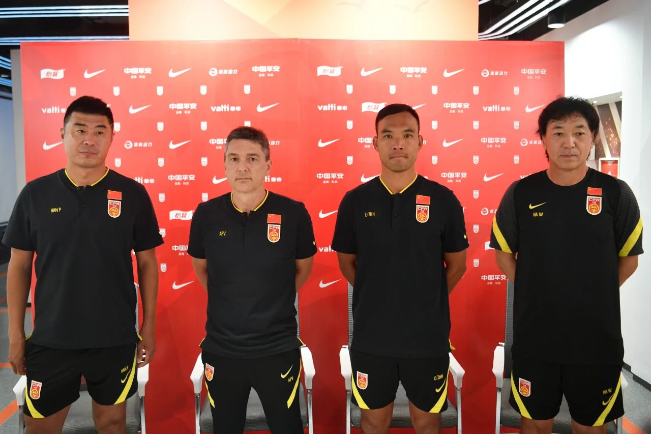 何小珂韩鹏完整视频,韩鹏球员生涯