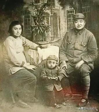 他是军中“神行太保”,连战连胜,还发明了“梅花桩战术”……