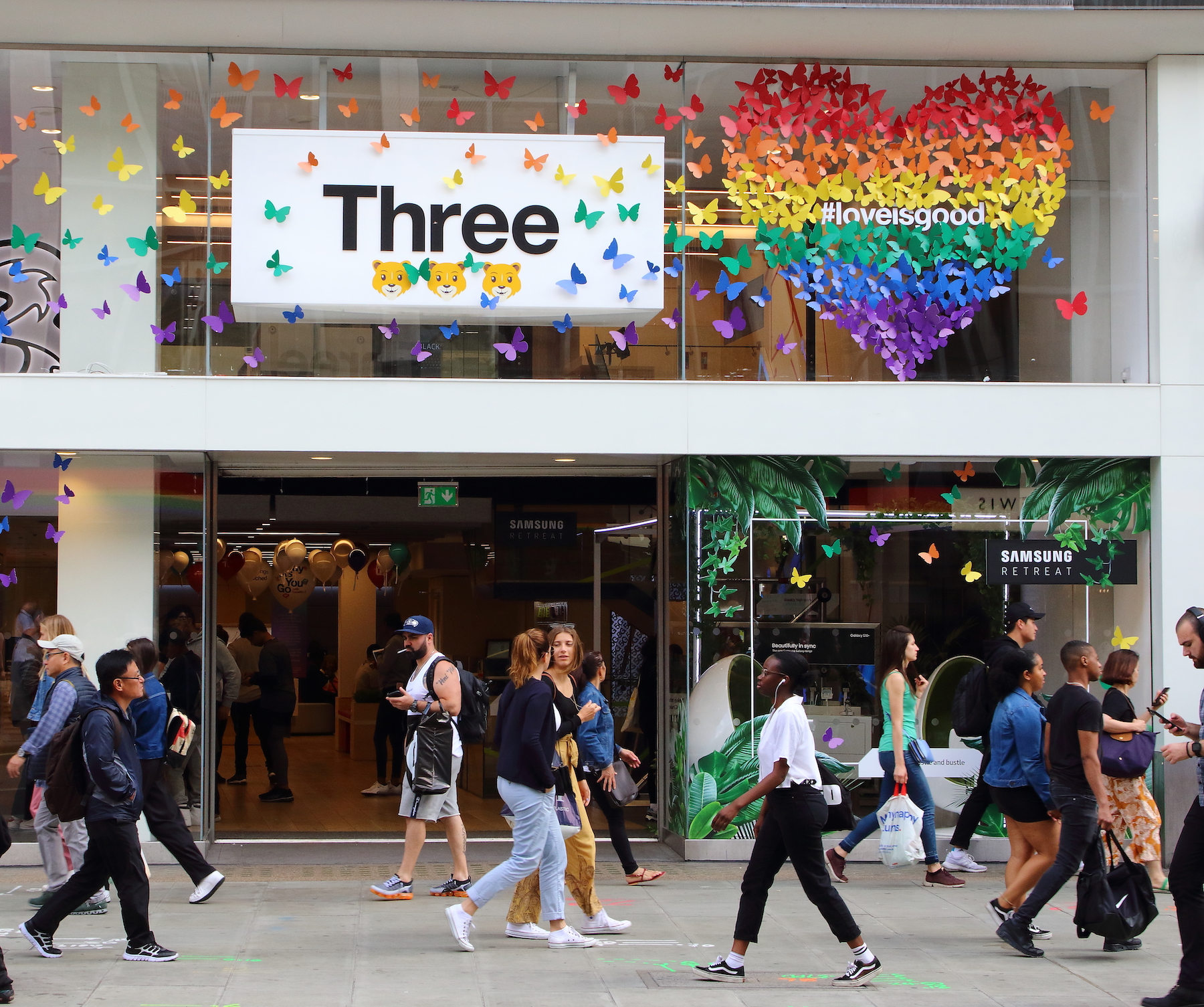 直到我们筑起了彩虹色鹊桥——爱不止一种，爱只有一种