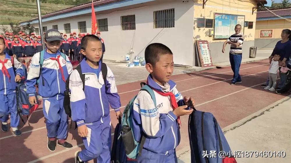 2021年李锋教育「成长不烦恼」第十二天夏令营之传递爱心扶贫助学