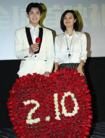 妈妈报警、六六道歉、资本弃子,到底谁令吴亦凡一步步跌落神坛?