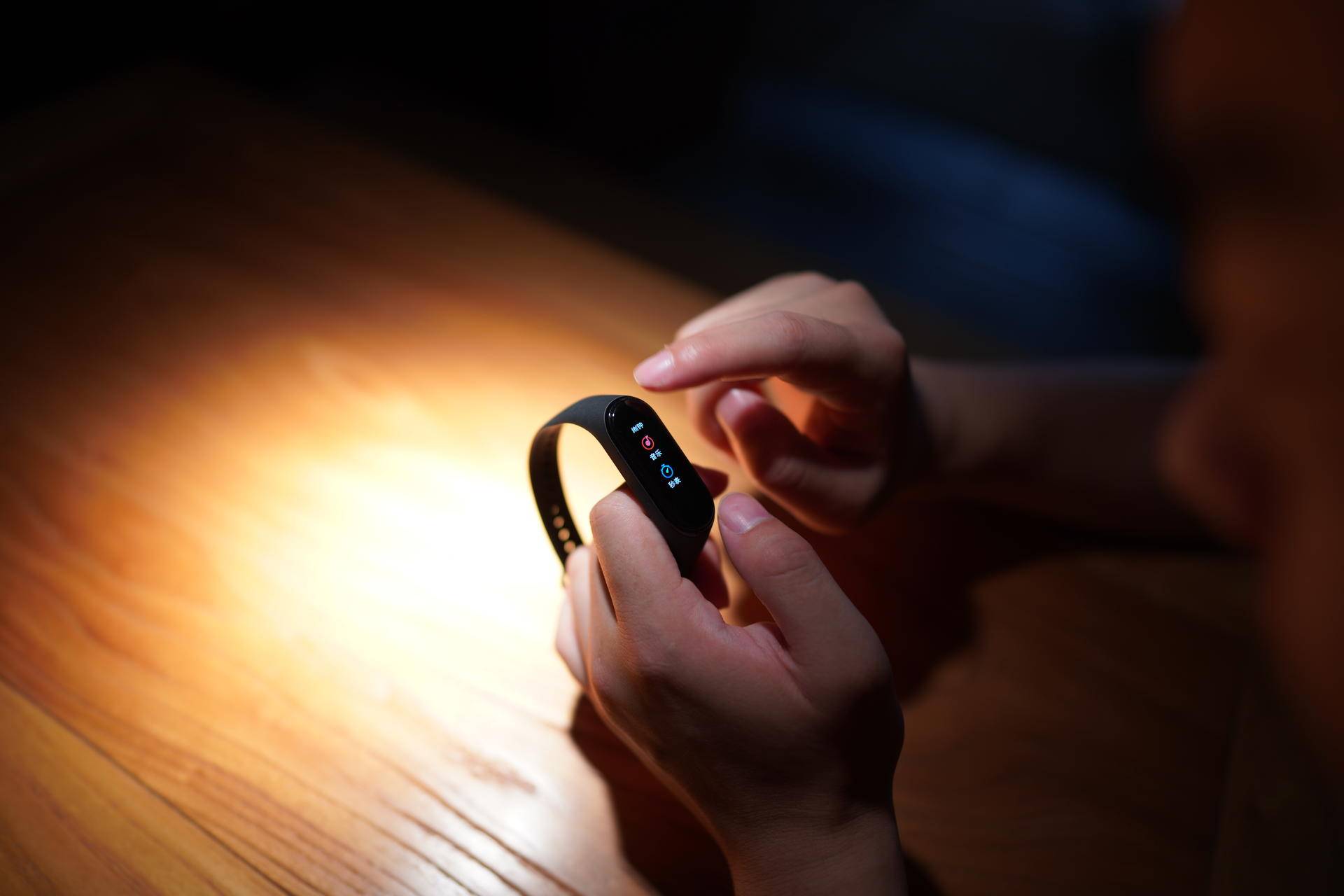 小米手环4使用全过程,小米手环4第一次使用不能开机