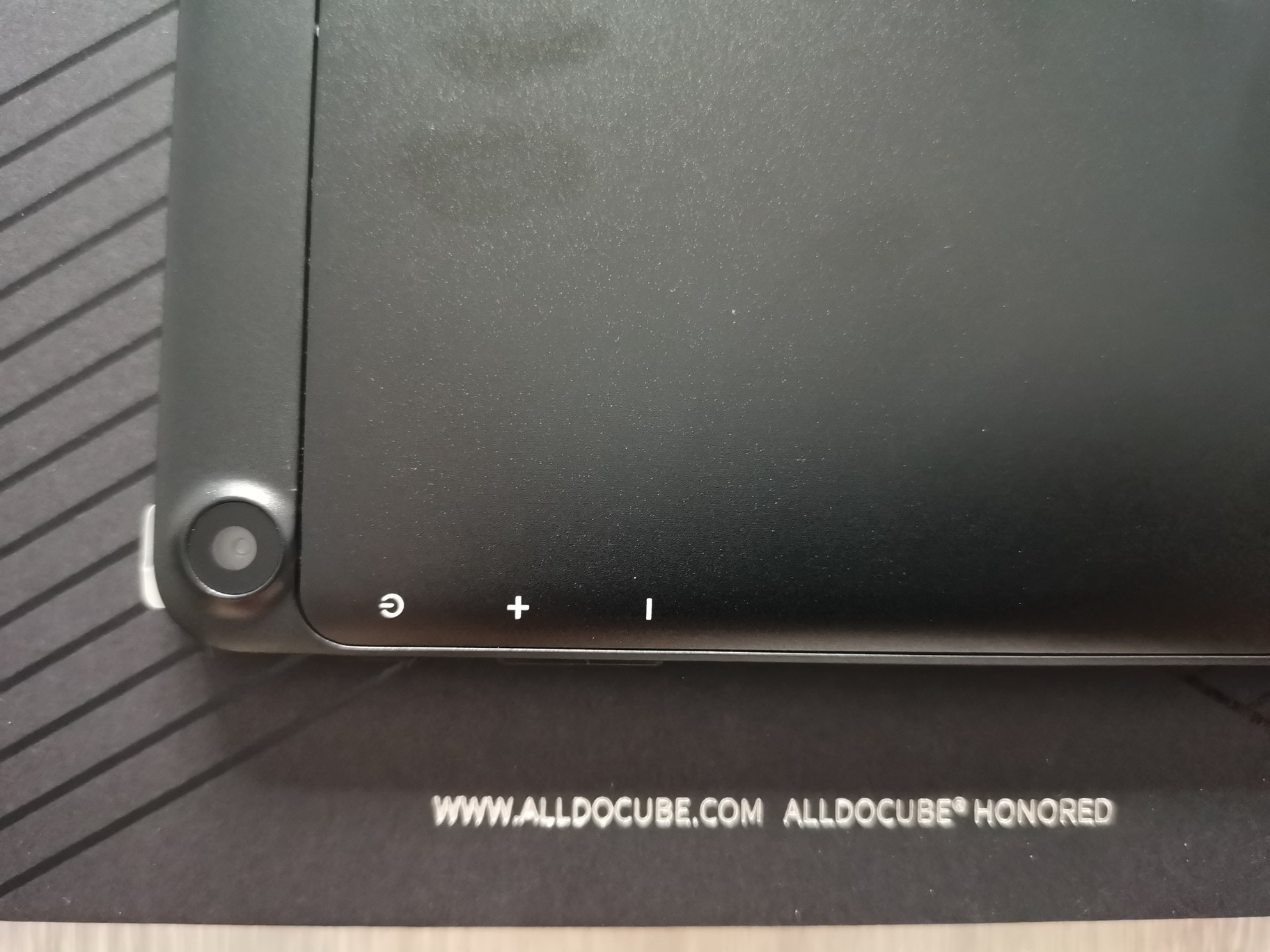 酷比魔方iplay20和小米平板4,699元至799元大屏手机