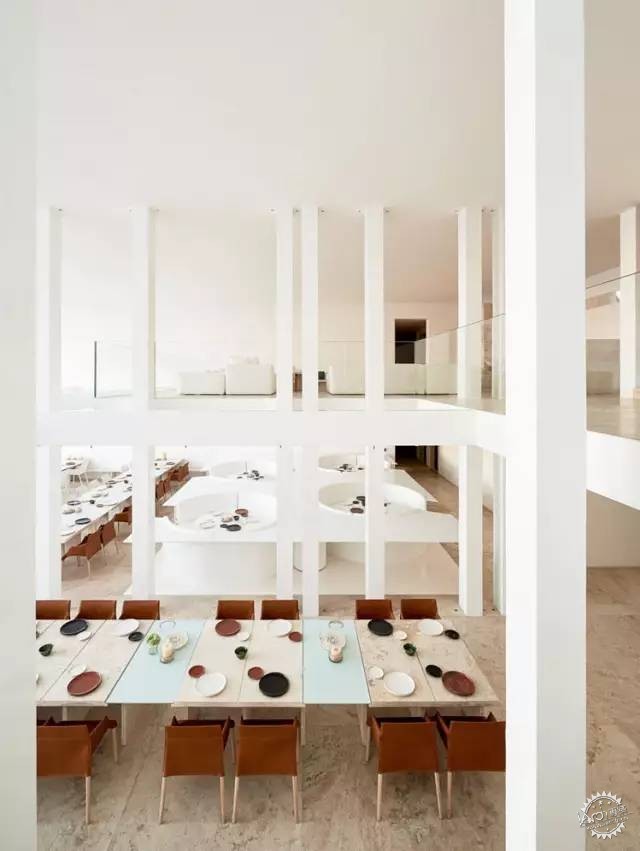 这家性冷淡的“情趣酒店”，开了灯后……嗨爆了