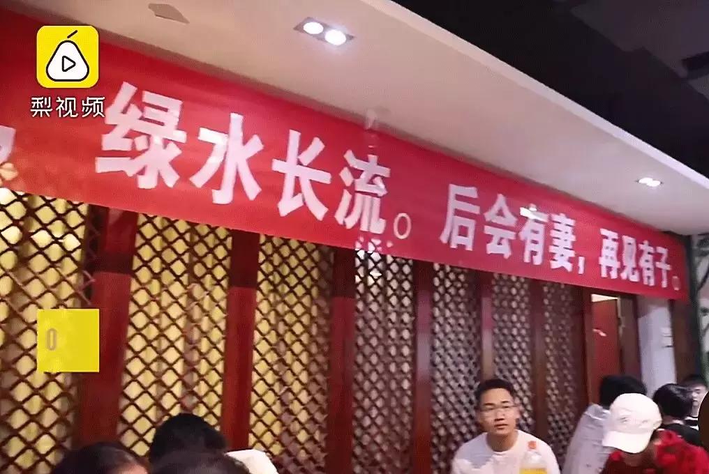 高校走心毕业季标语惹哭网友,毕业季校园里这些横幅看哭了