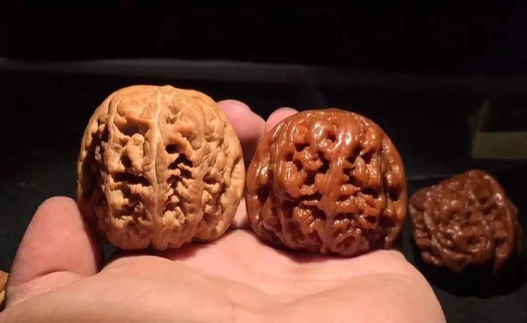 刚收到的文玩核桃刷出来有色差,文玩核桃有色差如何处理