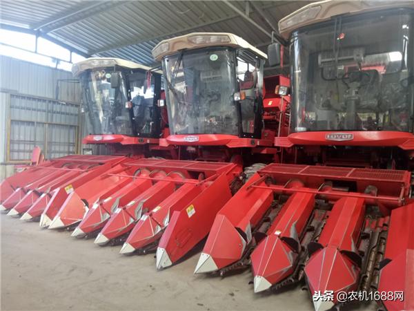 雷沃谷神全部图片,雷沃谷神几代驾驶室有什么区别