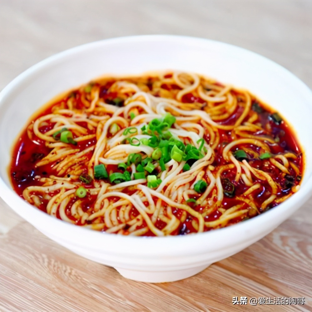 挂面怎么炒才能不会粘锅,煮挂面加盐放油防止粘锅