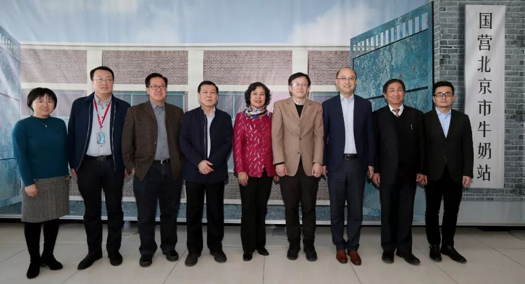 北京老字号三元宫醇纯牛奶,三元纯牛奶北京老字号多少钱一箱