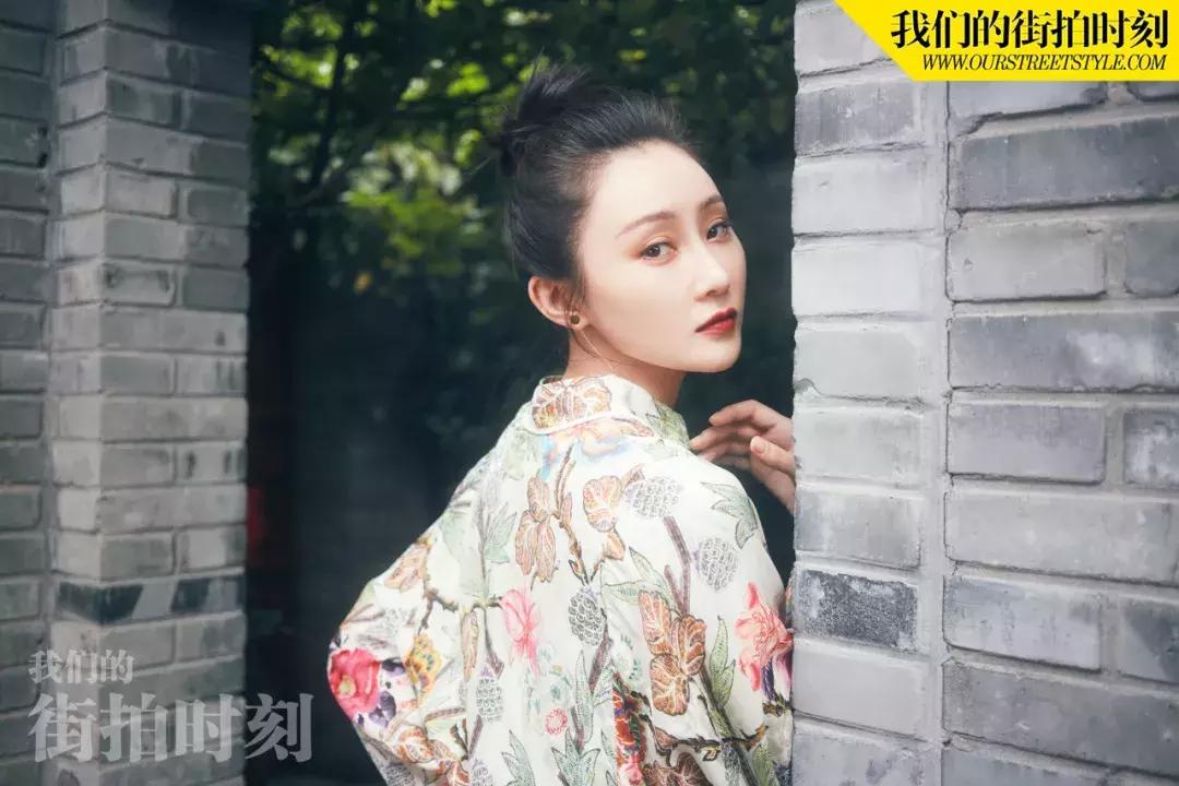 谭松韵张新成同款衣服,热依扎新剧同款黑色衣服