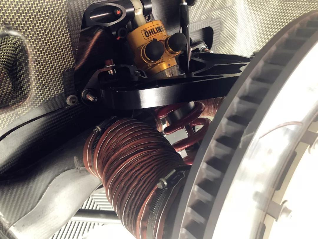 摸进韩寒的P房，看看民用车和赛车保养到底有什么区别？