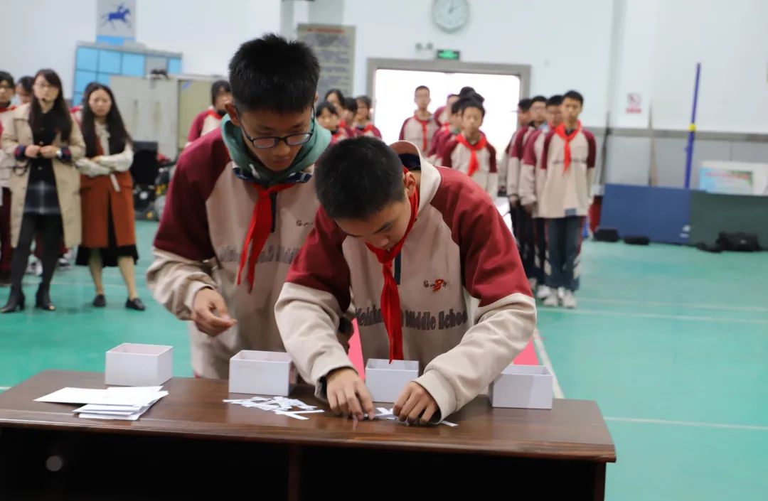 变废为宝垃圾分类创意作品小学,无废校园垃圾分类小制作