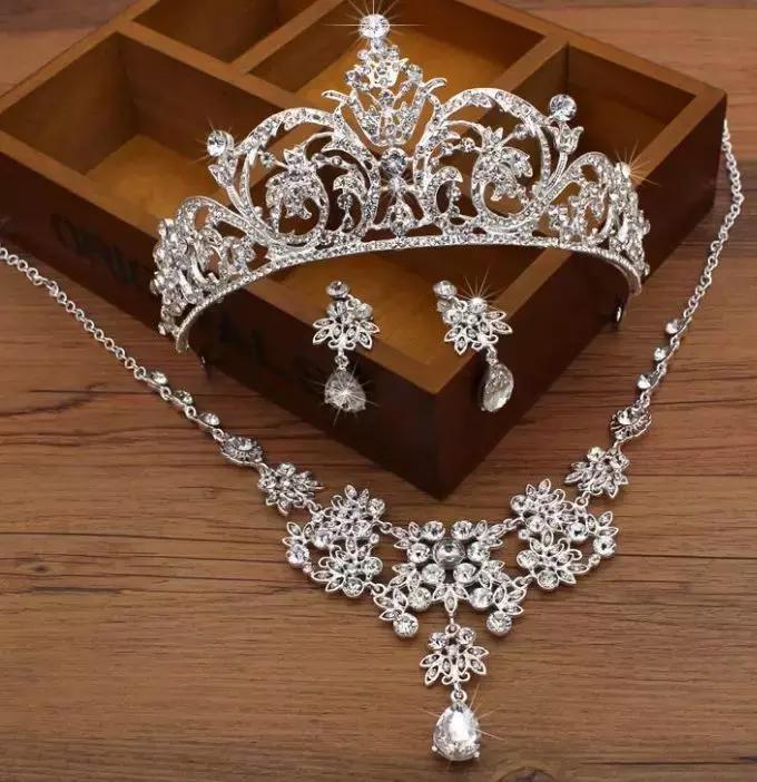 奥地利水钻和莫桑钻哪个好,捷克钻跟奥地利水钻区别