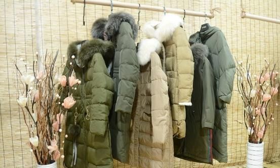 同样品质的羽绒服，专柜卖3000多，为什么网购几百元就能拿到手？