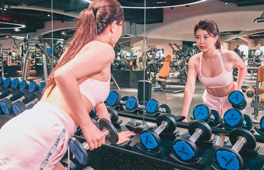 放弃空姐铁饭碗，英超女神王昊玥的逐梦之路