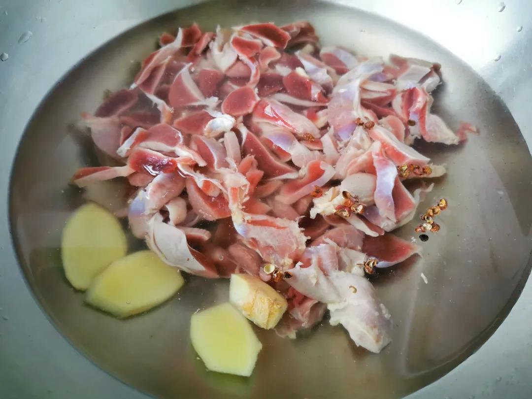 鸡胗怎么拌凉菜做好吃又软烂,大爷做辣炒鸡胗香辣爽脆超级下饭