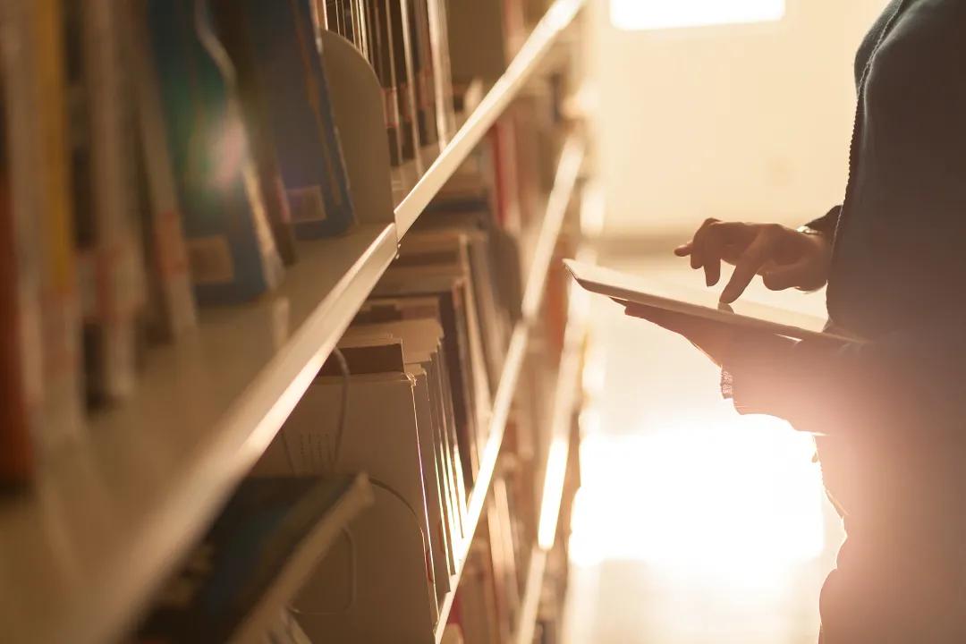 不感谢苦难而应该感谢自己,我们能熬过苦难但绝不喜欢苦难