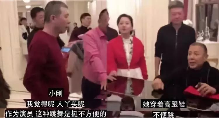 不经意表现出的动作才是最温柔的,不经意间暴露人的本质