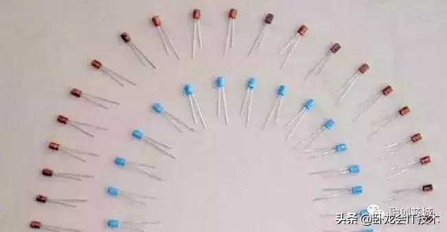 电解电容正负极接反会对电路怎样,电解电容为什么不能反向