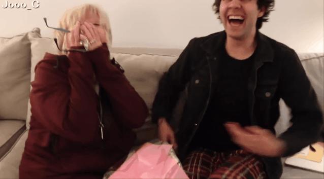 最甜分手看哭3千万人，转头与75岁基友妈妈结婚，“我是你爹”