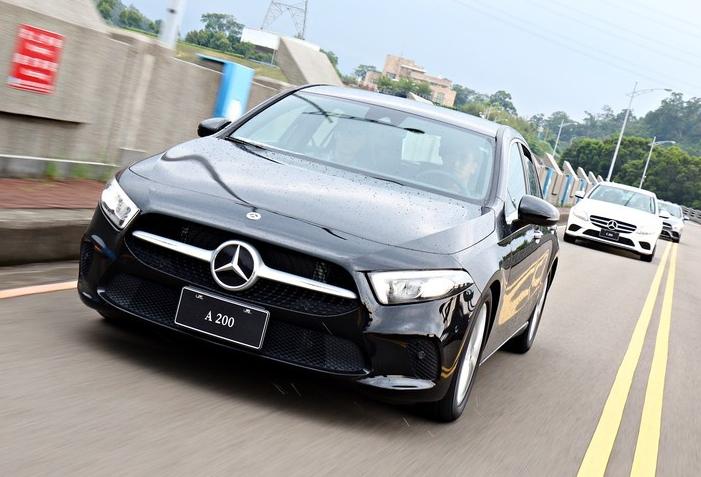 奔驰a200奥迪a3宝马1系,奔驰a200两厢跟奥迪a3两厢哪个好