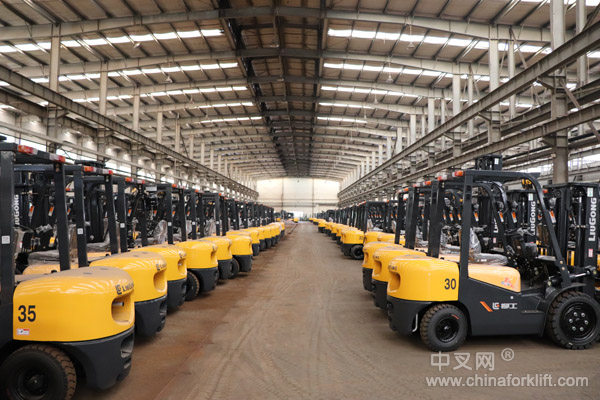 质量与责任同行——访柳工叉车（山东）工厂小记