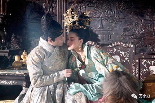 “宅男女神”与“心形石”