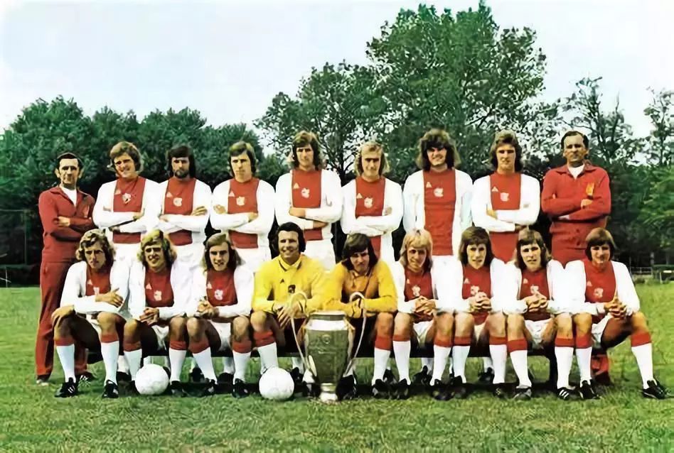 巴黎主场对皇马,巴黎主场和客场球衣