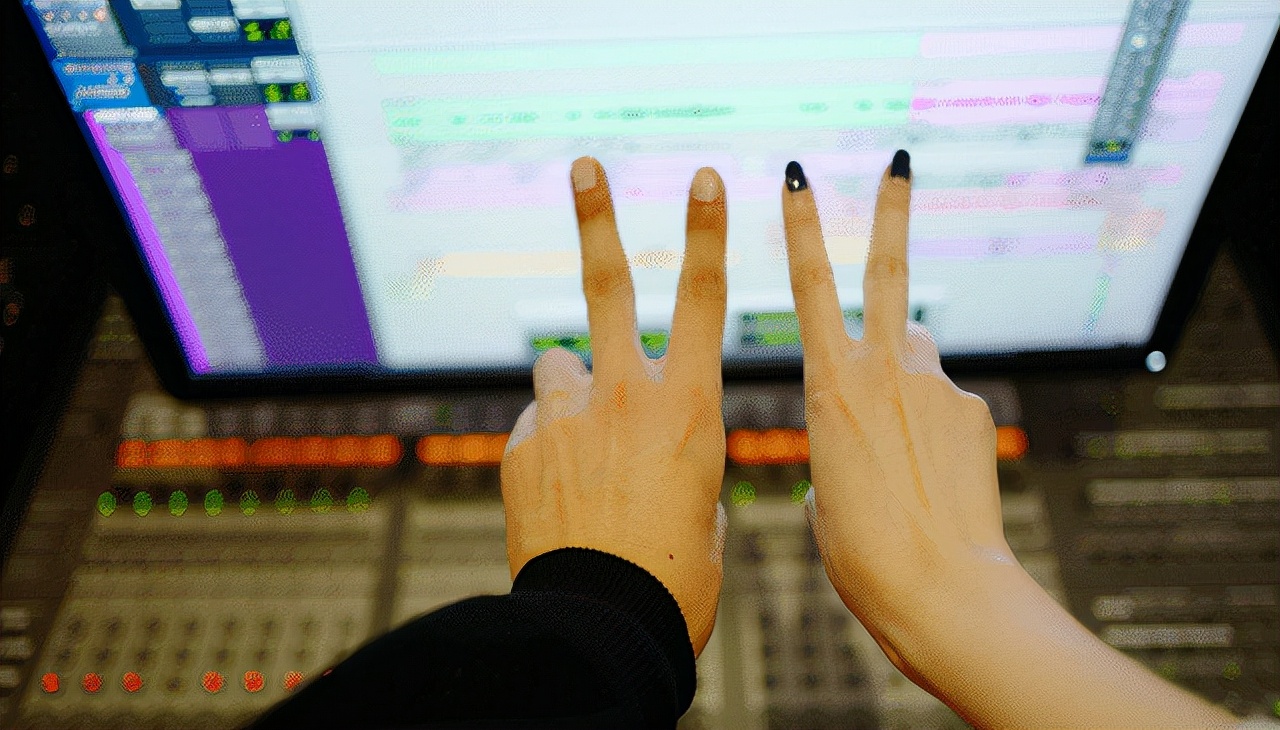 张靓颖张杰谢娜的关系,张杰张靓颖的吻戏