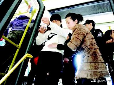 手机丢失了第一时间别报警,丢手机第一时间如何自救