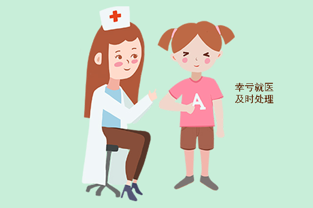 孩子一到夏天手上起泡,孩子烫伤奶奶没看好