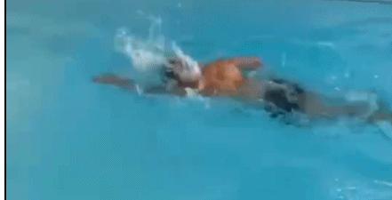 王者之心!34岁C罗晒完美肌肉U19国足小将却有啤酒肚+赘肉