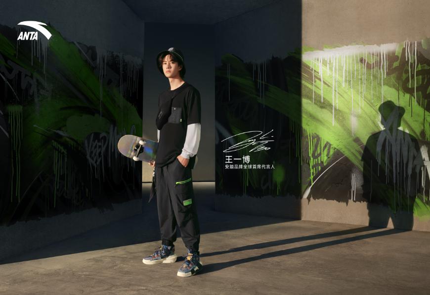 王一博奥运会形象大使衣服品牌,安踏王一博冬奥冲锋衣