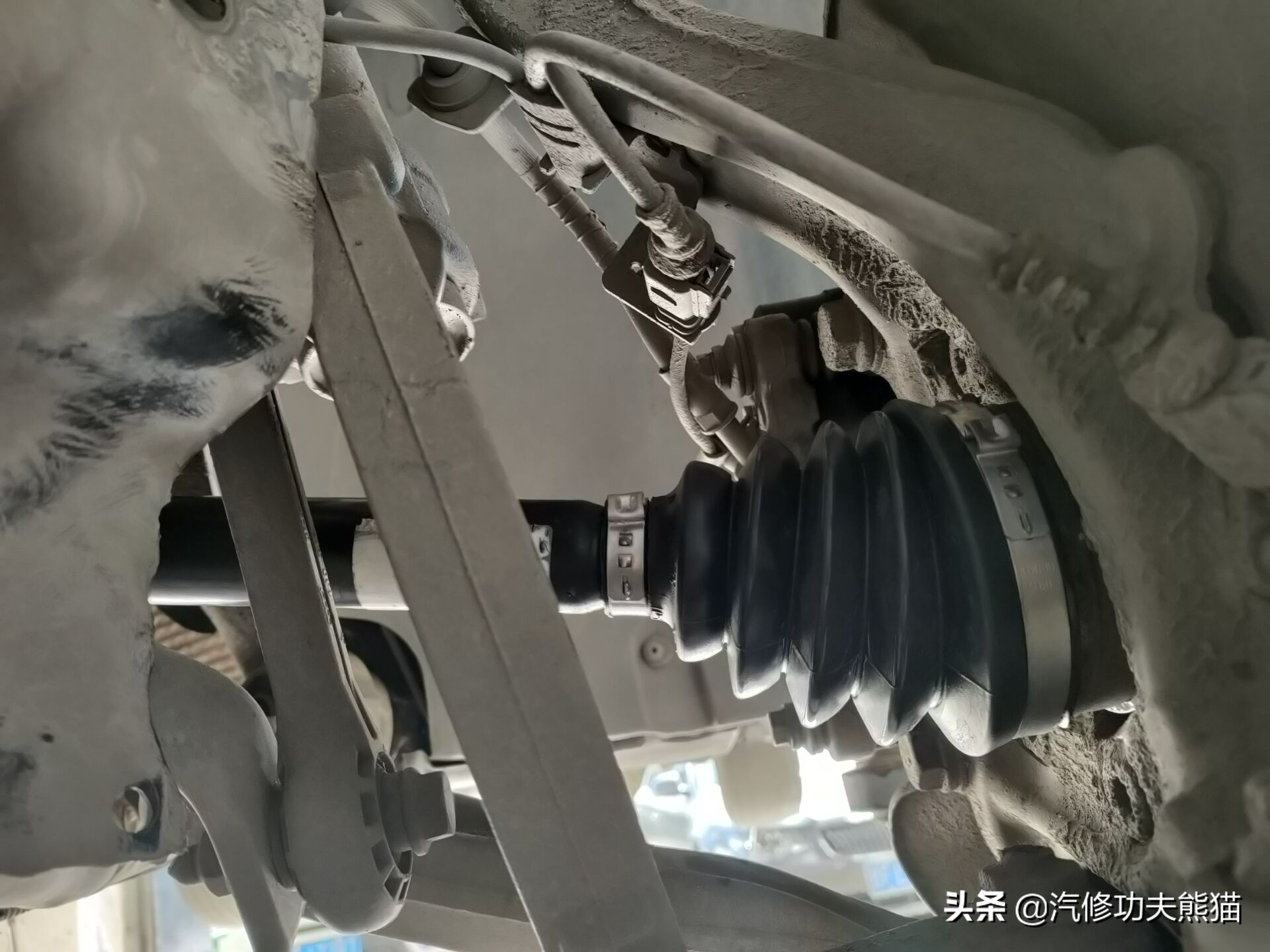 2011款奥迪q5烧机油怎么彻底解决,奥迪q5三代ea888发动机烧机油原因