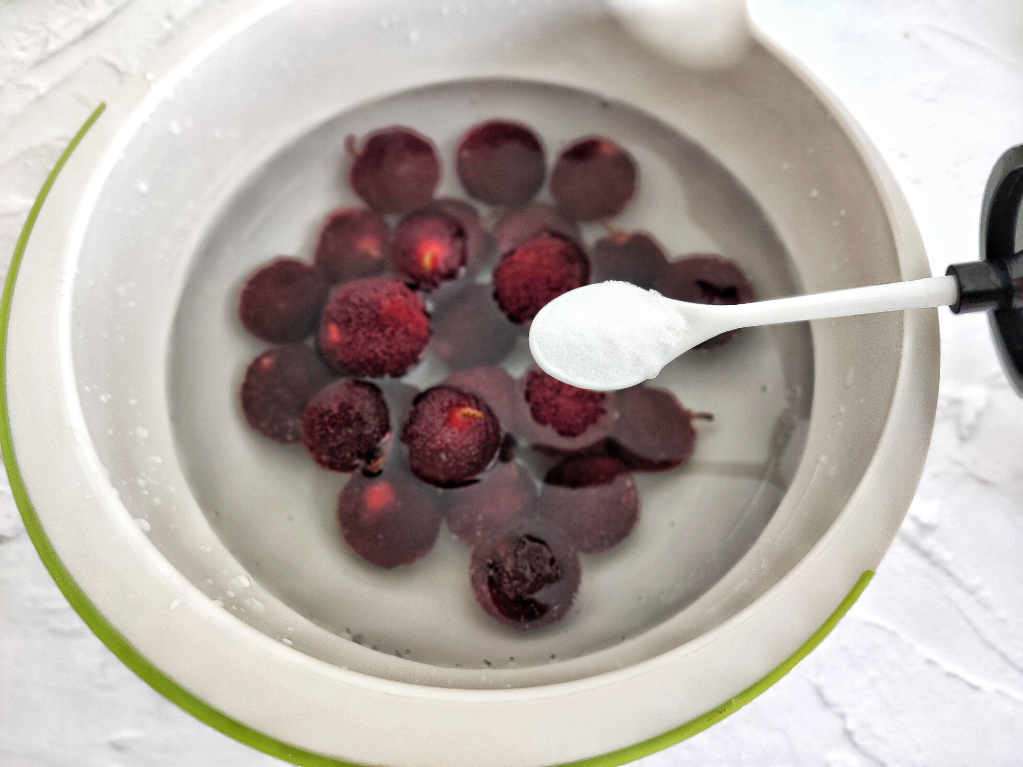 爱吃杨梅又害怕虫子的人,杨梅里面的虫子是可以直接吃的吗