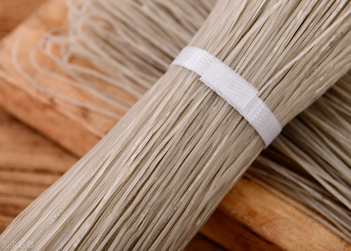 全自动红薯粉条机制作过程,红薯粉条机全自动哪里出粉水