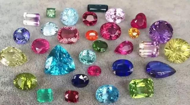 开个水晶饰品店要多少钱呢,水晶饰品店十大排名