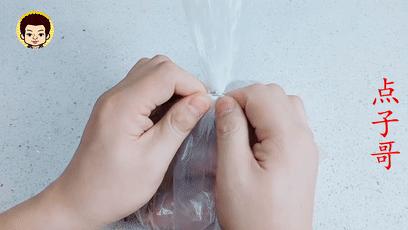 超市袋子的封口钉怎么正确打开,超市袋子封口钉怎么解