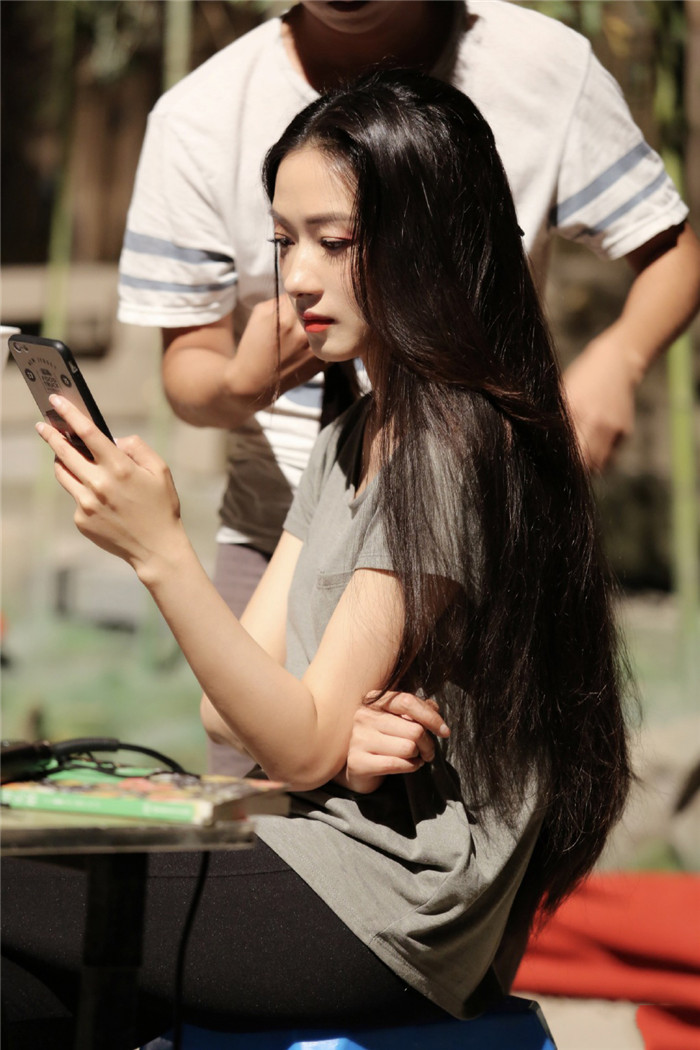 万茜40多岁为什么还这么美,41岁的万茜保持青春少女感