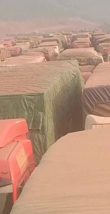 涓紖杈瑰棣欒晧,涓紖杈瑰钑夊啘