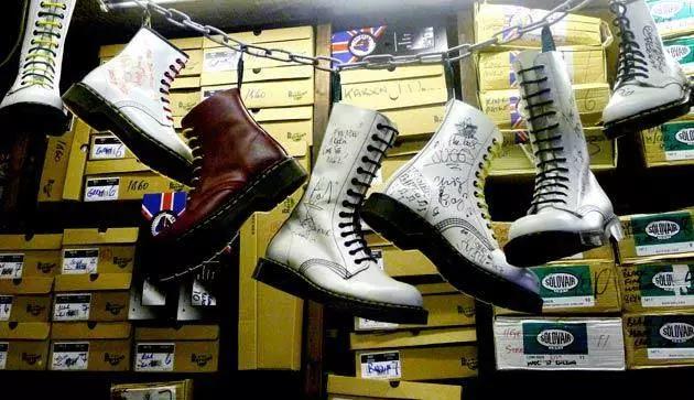 从小混混到帝国君王,从小混混到西服暴徒