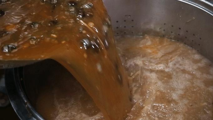 最近有一家特别火的螺蛳粉店,广西南宁西乡塘皇冠螺螺蛳粉