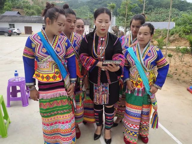 亲，看了吗？七百多万人次分享的家国情怀故事汇是这样的！