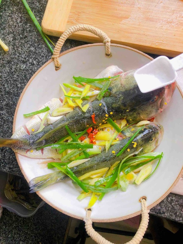 蒸鱼豉油蒸鲈鱼的做法,豉汁蒸鲈鱼的正确做法