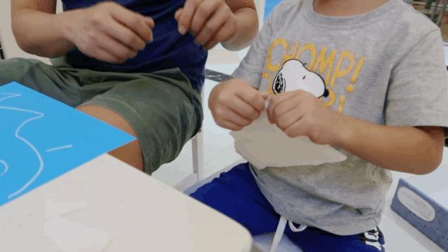 幼儿学写字握笔的正确方法,幼儿初学写字需要大人握笔吗