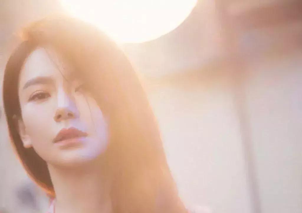 辛芷蕾发型是剪出来还是烫出来的,辛芷蕾的发型剪出来的效果